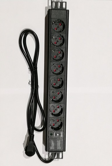 MAXCABLE Strujna letva, 8 utičnica, s osiguračem, rack 19", 1.8 m, aluminij